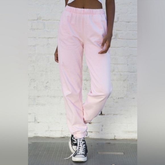 Brandy Melville Pants - Brandy Melville NWT Rosa Joggers - Pink